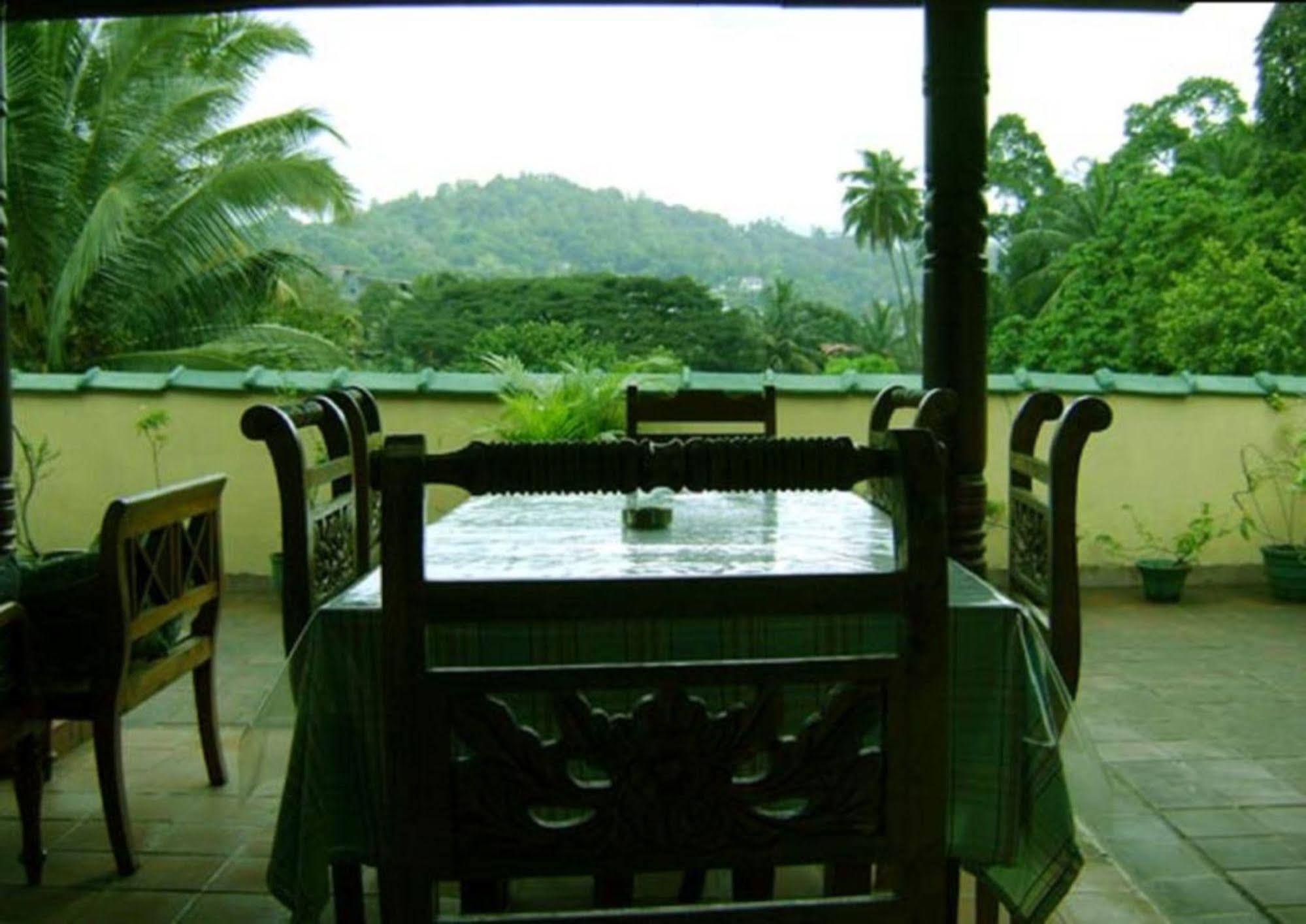 Palm Garden Home Stay Deiyannewela Ngoại thất bức ảnh